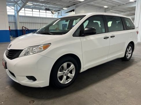 Used 2017 Toyota Sienna L FWD image 7
