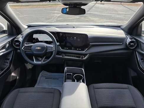 Used 2025 Chevrolet Equinox LT image 19