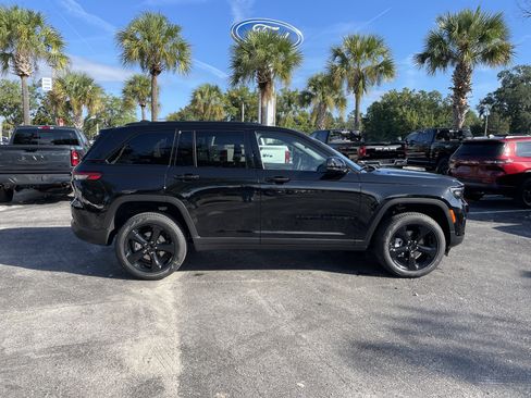 New 2025 Jeep Grand Cherokee Limited w/ Luxury Tech Group II image 8
