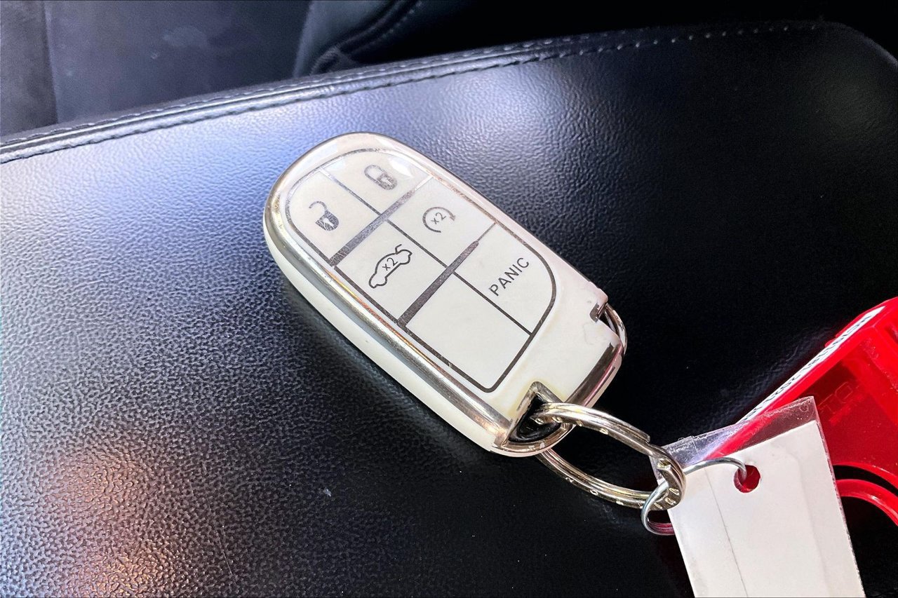 Used 2021 Jeep Grand Cherokee Laredo X RWD image 34
