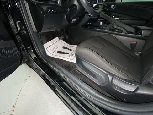 Used 2023 Hyundai Elantra SEL FWD image 12