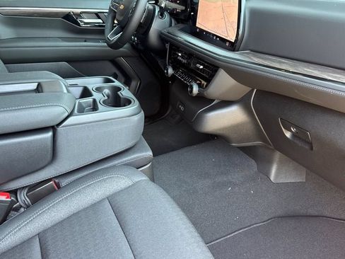 New 2026 Chevrolet Suburban LS AWD/4WD image 17