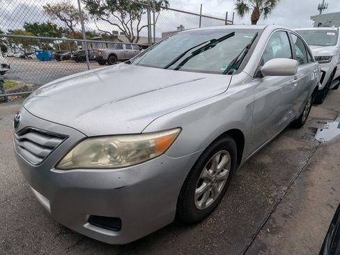 Used 2011 Toyota Camry LE w/ LE Extra-Value Pkg image 22