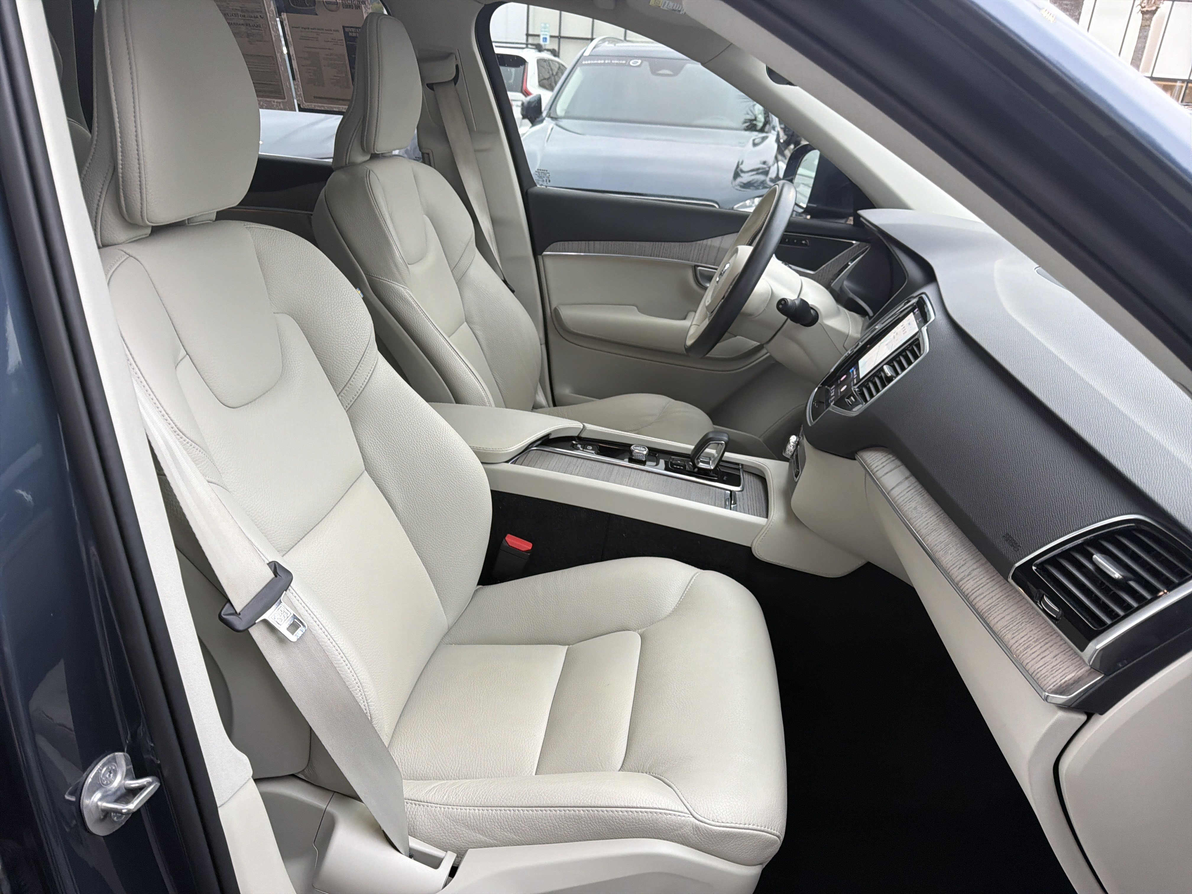 Certified 2024 Volvo XC90 B5 Plus w/ Protection Package Premier AWD/4WD image 35