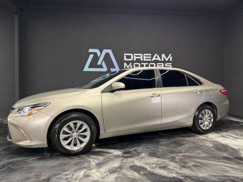 Used 2017 Toyota Camry LE FWD image 1