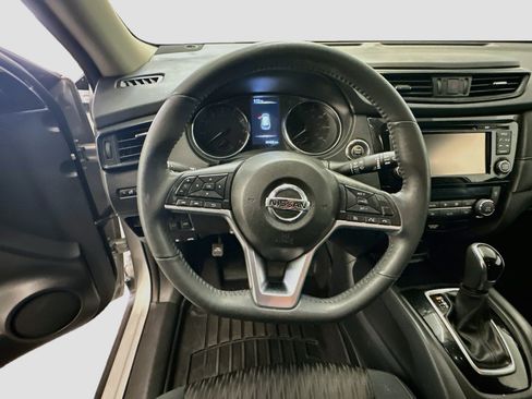 Used 2017 Nissan Rogue SV w/ SV Premium Package AWD/4WD image 18