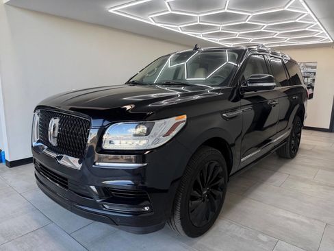 Used 2021 Lincoln Navigator Reserve image 3