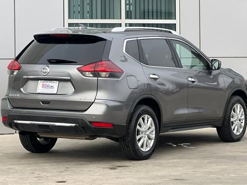 Used 2019 Nissan Rogue SV image 4