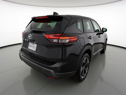 Used 2025 Nissan Rogue SV image 9