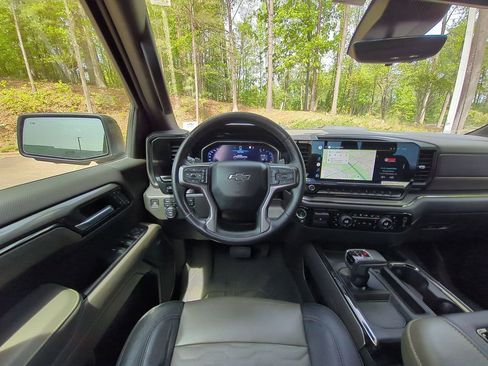 Used 2022 Chevrolet Silverado 1500 ZR2 w/ Technology Package image 32