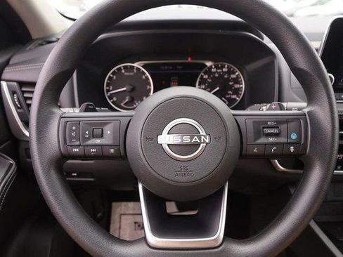 Used 2024 Nissan Rogue SV image 10