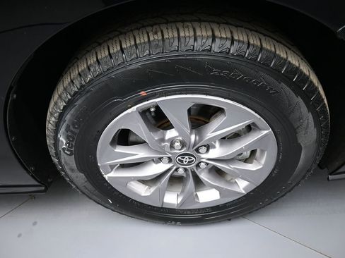 Certified 2025 Toyota Sienna LE image 13