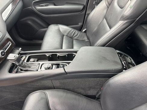 Used 2017 Volvo XC90 T6 Momentum w/ Vision Package AWD/4WD image 17