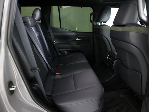 Used 2025 Lexus GX 550 image 12