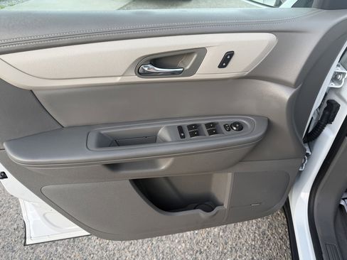 Used 2017 Chevrolet Traverse LT image 10