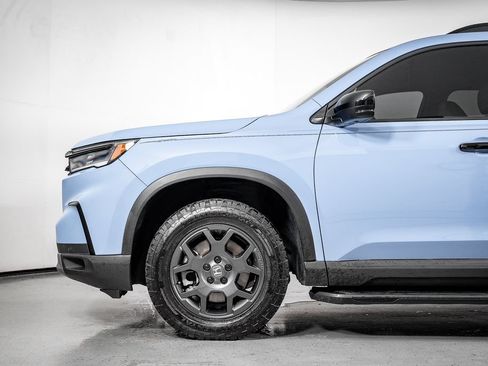 Used 2025 Honda Pilot TrailSport image 14