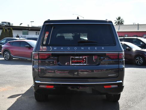 Used 2024 Jeep Wagoneer L Series II RWD image 7