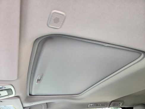 Used 2026 Toyota Sienna XLE FWD image 33
