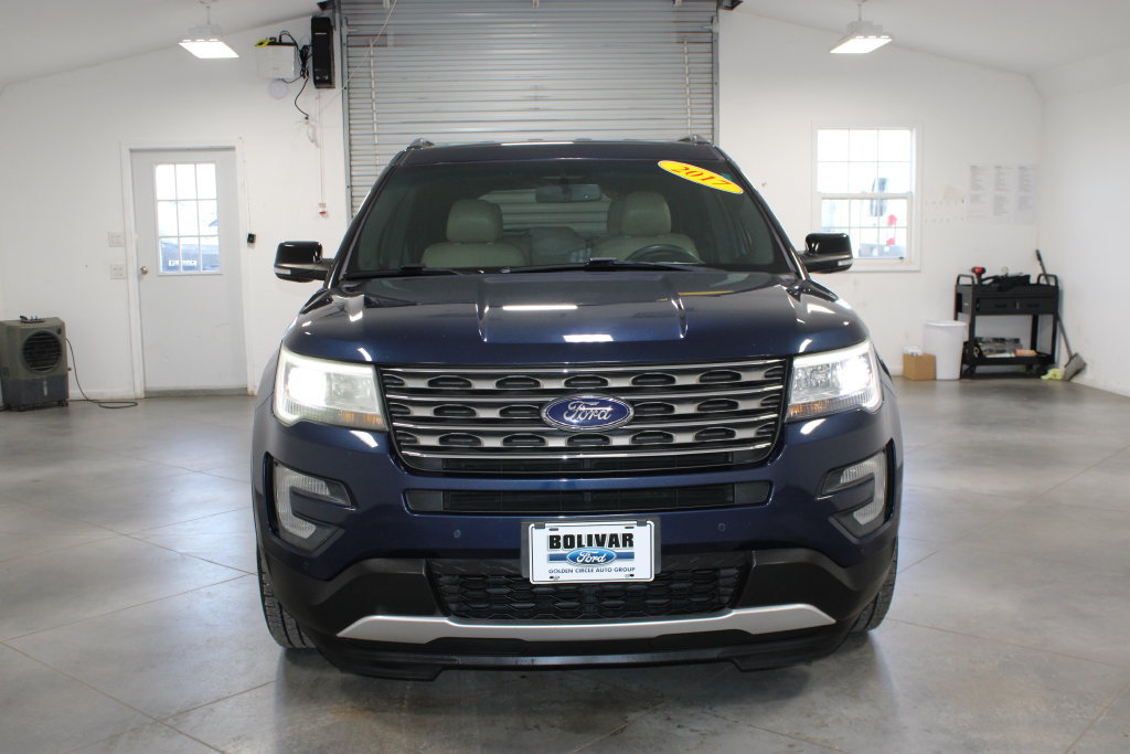 Used 2017 Ford Explorer XLT w/ Equipment Group 202A FWD image 3
