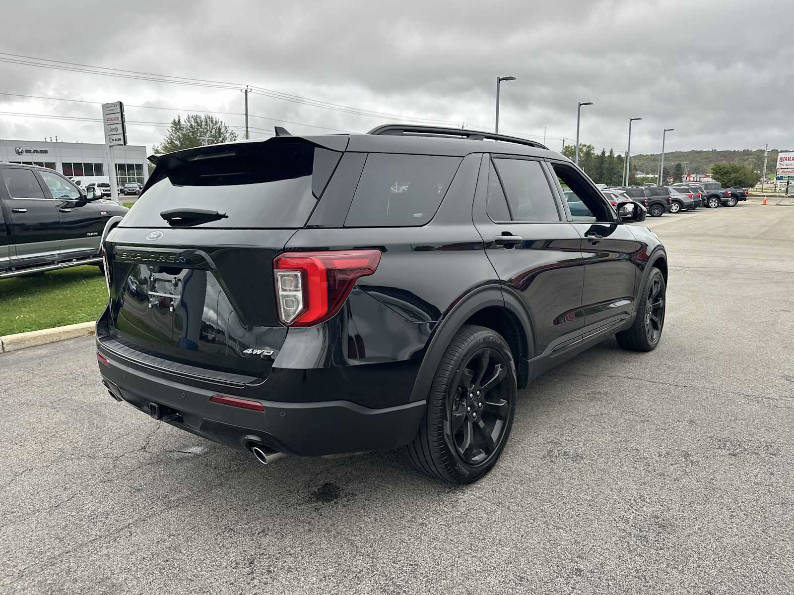 Used 2024 Ford Explorer ST-Line w/ Class IV Trailer Tow Package AWD/4WD image 16