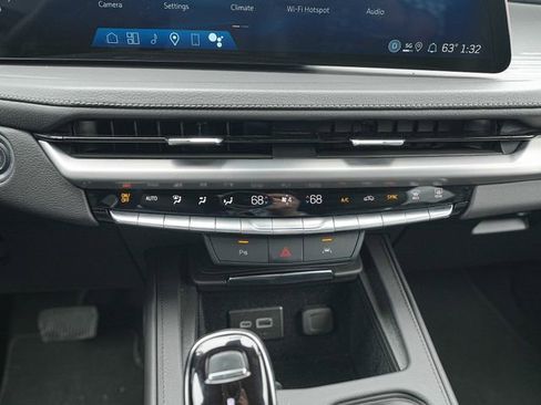 Used 2025 Cadillac XT4 Premium Luxury AWD/4WD image 32