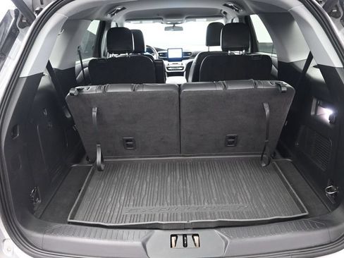 Used 2022 Ford Explorer XLT w/ Equipment Group 202A AWD/4WD image 34