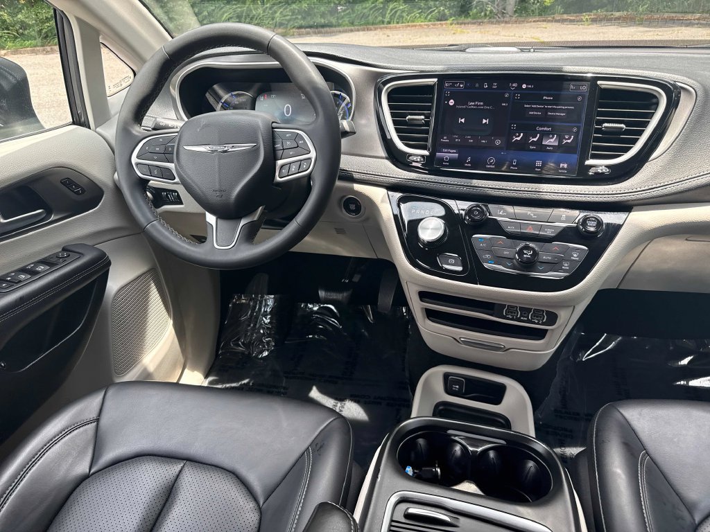 Used 2023 Chrysler Pacifica Touring-L FWD image 15