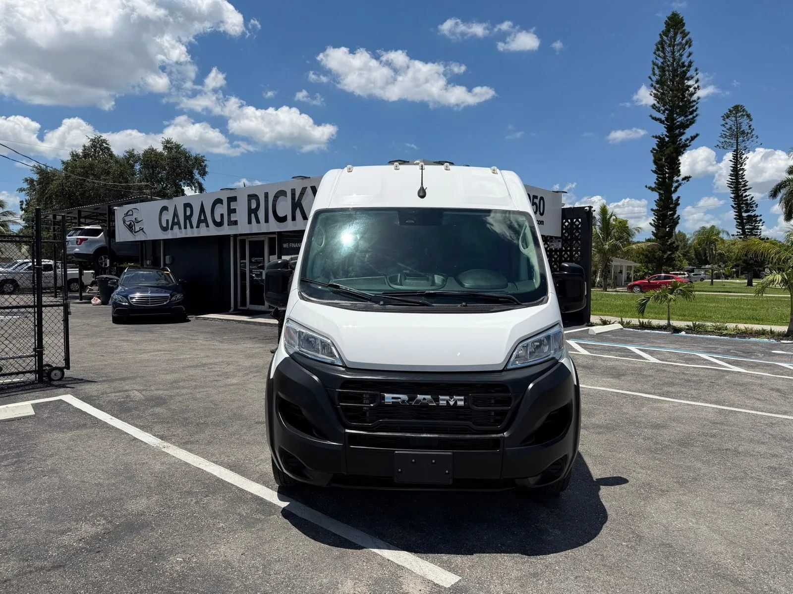 Used 2023 RAM ProMaster 2500 FWD image 2