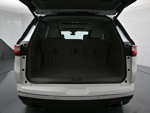 Used 2018 Chevrolet Traverse Premier w/ Driver Confidence II Package FWD image 28