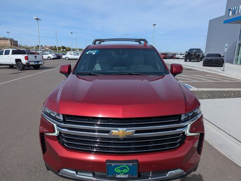 Certified 2023 Chevrolet Suburban LT w/ Luxury Package AWD/4WD image 6