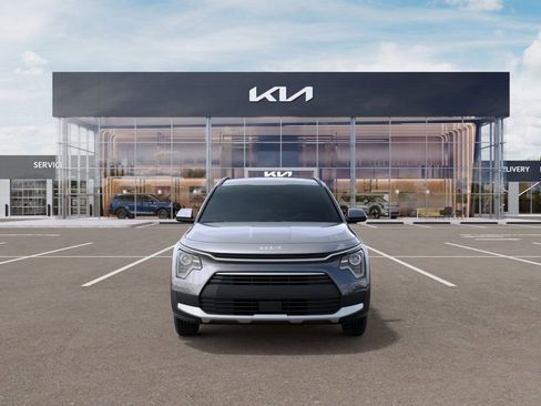Certified 2025 Kia Niro EX image 2