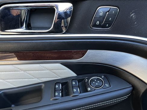 Used 2017 Ford Explorer Platinum image 14