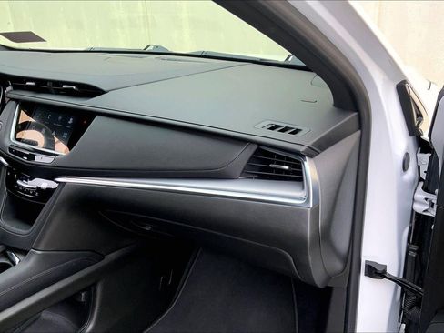 Used 2025 Cadillac XT5 Luxury image 16