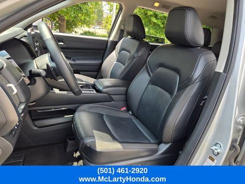 Used 2025 Nissan Pathfinder SL FWD image 7