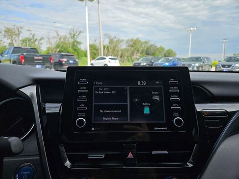 Used 2021 Toyota Camry LE FWD image 13