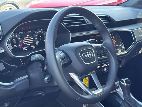 Certified 2025 Audi Q3 2.0T Premium image 10
