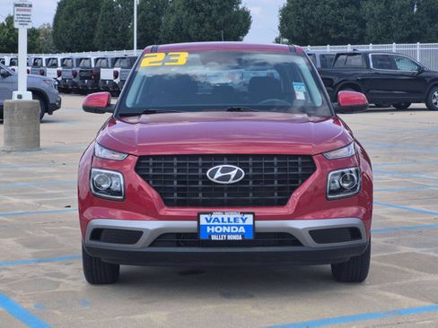 Used 2023 Hyundai Venue SE w/ Cargo Package FWD image 3
