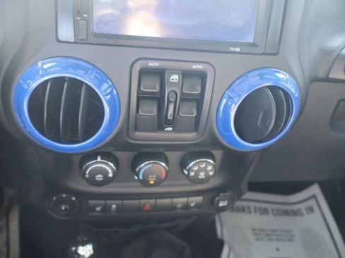 Used 2015 Jeep Wrangler Unlimited Sahara image 20