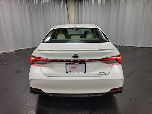Used 2020 Toyota Avalon XLE w/ Moonroof Package image 7