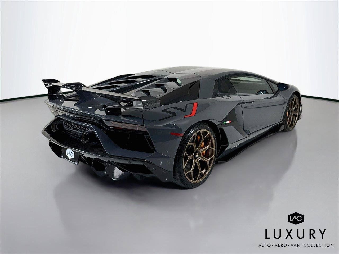 Used 2020 Lamborghini Aventador SVJ AWD/4WD image 6