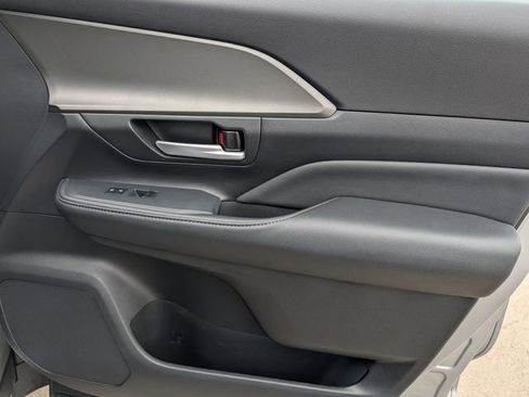 Used 2025 Toyota Grand Highlander XLE image 35