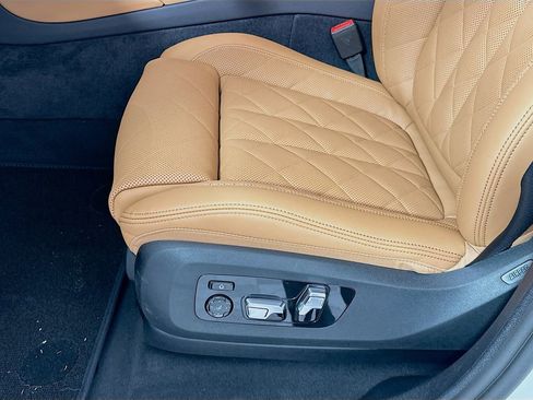 New 2026 BMW X6 xDrive40i w/ Climate Comfort Package image 21