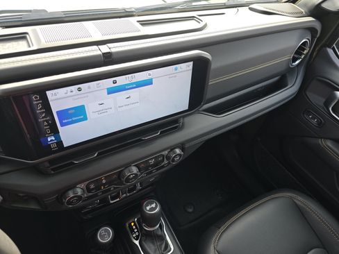 Used 2024 Jeep Wrangler Unlimited Sahara w/ Technology Group image 33