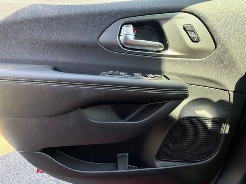 New 2026 Chrysler Pacifica Select FWD image 28