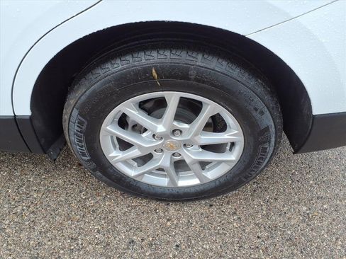 Certified 2024 Chevrolet Equinox LT image 9