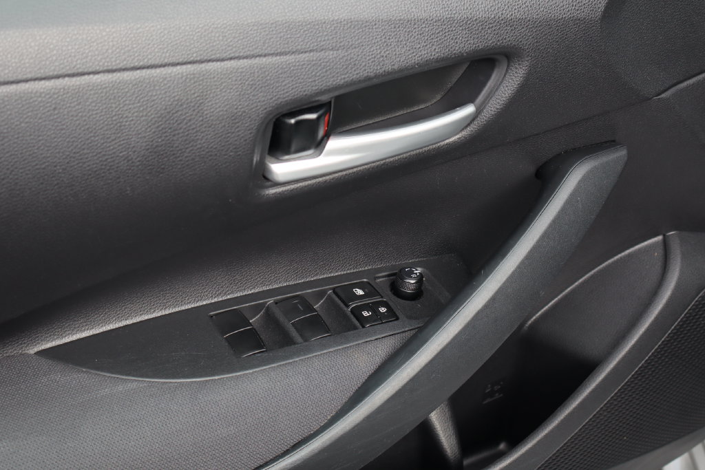 Used 2020 Toyota Corolla LE FWD image 19