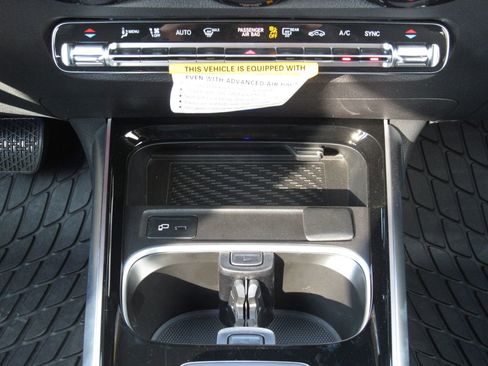 Used 2023 Mercedes-Benz GLB 250 4MATIC image 30