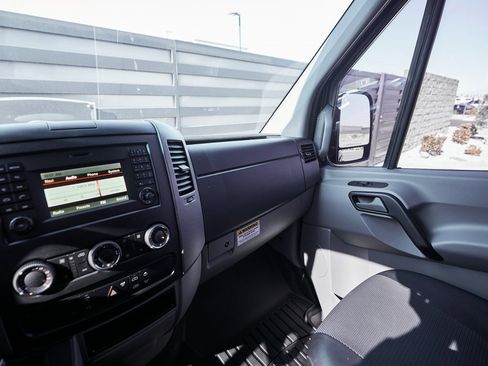 Used 2018 Mercedes-Benz Sprinter 2500 image 58