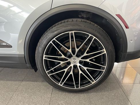 Used 2025 Porsche Macan 4S Electric AWD/4WD image 20