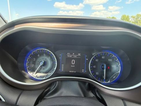 Used 2022 Chrysler Voyager LX FWD image 49